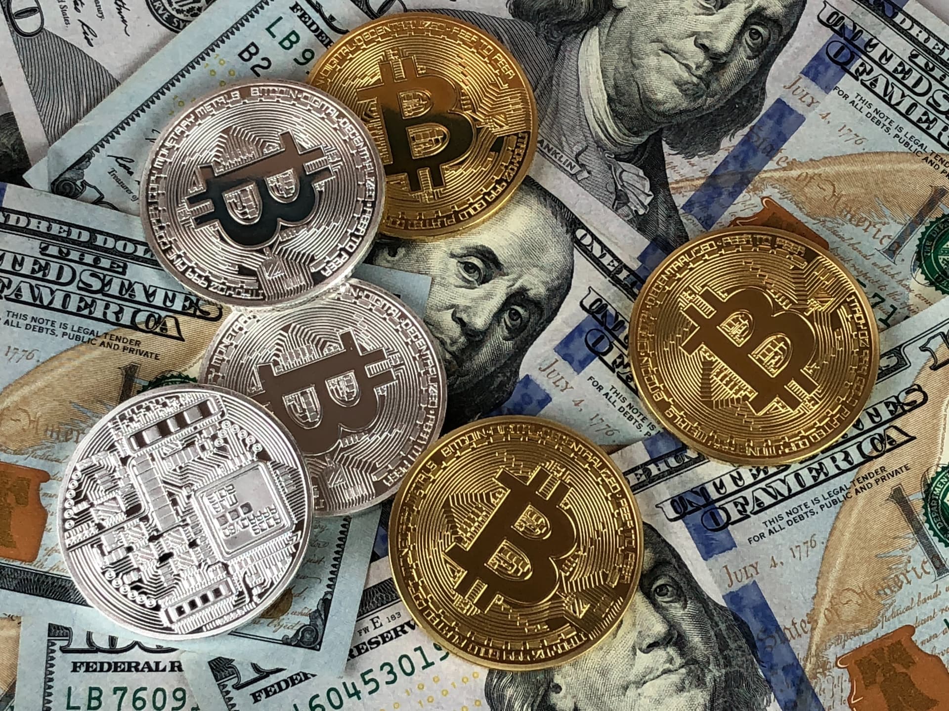 Money mixed with cryptocurrencies